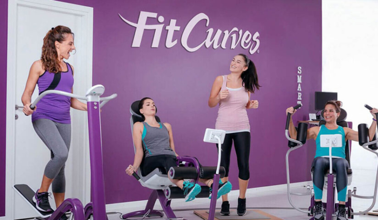 Тренажерные залы FitCurves: почему они такие удобные для женщин?